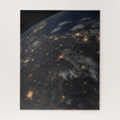 Die Stadt beleuchtet nachts auf der Erde Puzzle (Vertikal)