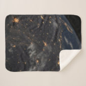 Die Stadt beleuchtet nachts auf der Erde Sherpadecke (Vorderseite (Horizontal))