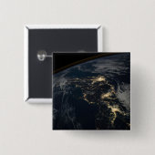 Die Stadt leuchtet nachts in Japan. Button (Vorne & Hinten)