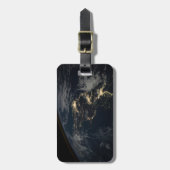 Die Stadt leuchtet nachts in Japan. Gepäckanhänger (Vorderseite vertikal)