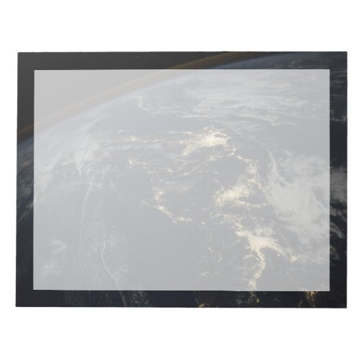 Die Stadt leuchtet nachts in Japan. Notizblock (Vorderseite)