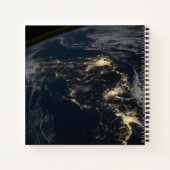 Die Stadt leuchtet nachts in Japan. Notizblock (Rückseite)