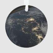 Die Stadt leuchtet nachts in Japan. Ornament (Rückseite)