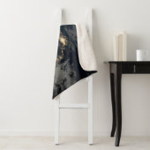 Die Stadt leuchtet nachts in Japan. Sherpadecke (Beispiel)