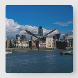 Die Stadt London und der Turm 42 Quadratische Wanduhr