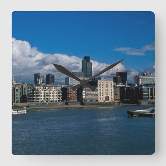 Die Stadt London und der Turm 42 Quadratische Wanduhr (Vorderseite)