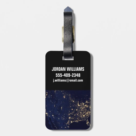 Die Stadtbeleuchtung der Staaten nachts. Gepäckanhänger (Rückseite vertikal)