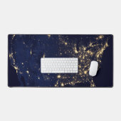 Die Stadtbeleuchtung der Staaten nachts. Schreibtischunterlage (Tastatur & Maus)