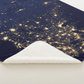 Die Stadtbeleuchtung der Staaten nachts. Sherpadecke (3/4)