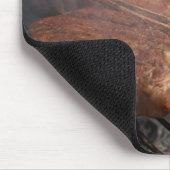 Die Steaks, die Grill grillen, grillt Fleisch Mousepad (Ecke)