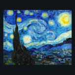 Die Sternennacht - Van Gogh Fotodruck<br><div class="desc">Die Starry Night ist ein Ölgemälde auf Leinwand des niederländischen postimpressionistischen Malers Vincent van Gogh. Es wurde im Juni 1889 erbaut und zeigt den Ausblick aus dem nach Osten gerichteten Fenster seines Asylzimmers in Saint-Rémy-de-Provence,  kurz vor dem Sonnenaufgang,  mit einem imaginären Dorf</div>