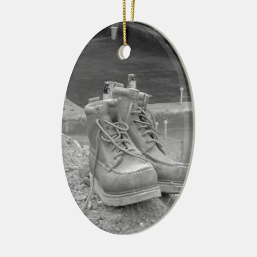 Die Stiefel eines Arbeiters Keramikornament (Links)