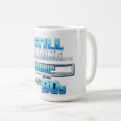 Die „Still Loading… Since 90s“ Kaffeetasse (VorderseiteRechts)