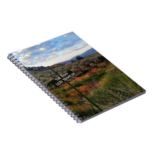 "Die Straße reiste weniger" Zeichen-Berg Notizblock (Rechte Seite)