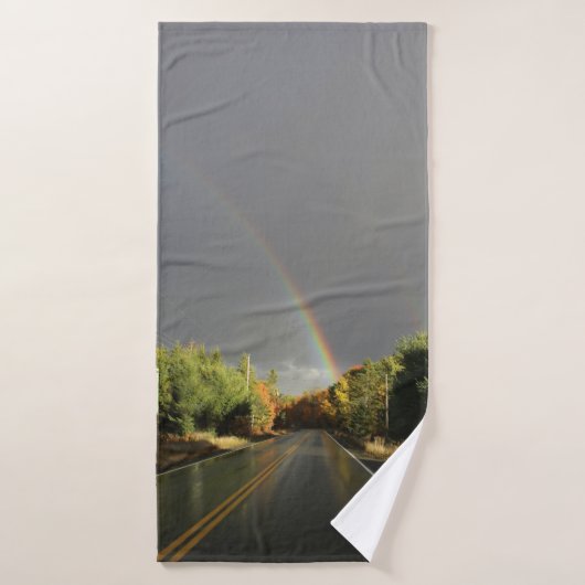 Die Straße unter dem Regenbogen Badehandtuch (Badehandtuch)