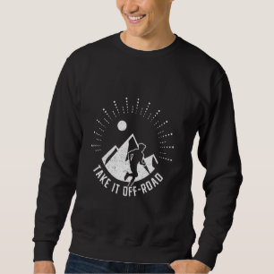 Die Strecke, die mit Ultra-Run läuft, nimmt sie in Sweatshirt