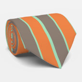 Die Streifen sind grün, grau und orange Krawatte (Gerollt)