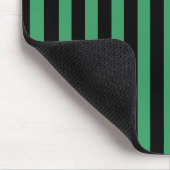 Die Streifen sind grün und schwarz Mousepad (Ecke)