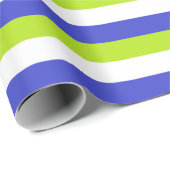 Die Streifen sind grün, weiß und blau. Geschenkpapier (Rolleneckpunkt)