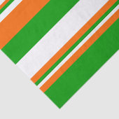 Die Streifen sind grün, weiß und orange Seidenpapier (Ausschnitt)