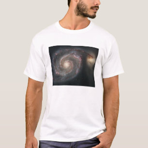Die Strudelgalaxie (M51) und Begleitergalaxie T-Shirt