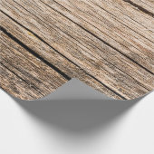 Die Struktur eines alten Holzbügels ohne Rinde mit Geschenkpapier (Ecke)