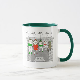 Die Strümpfe wurden durch den Kamin sorgfältig Tasse