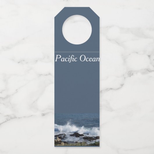 Die Surfanlage im Pazifischen Ozean Flaschenanhänger (Vorderseite)