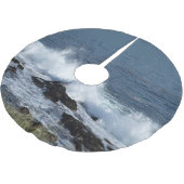 Die Surfanlage im Pazifischen Ozean Polyester Weihnachtsbaumdecke (Schrägansicht)