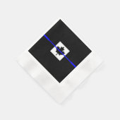 Die symbolische dünne blaue Linie auf kanadischer  Serviette (Ecke)