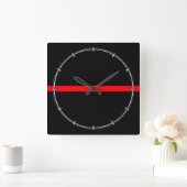 Die symbolische Thin Red Line-Grafik auf einer Quadratische Wanduhr (Zuhause)