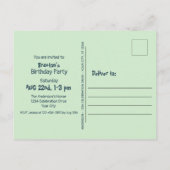 Die T-Rex-Einladung des lustigen Kleinkind Boys zu Einladungspostkarte (Rückseite)