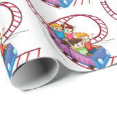 Die tapferen Kinder, die in einen Geschenkpapier (Rolleneckpunkt)