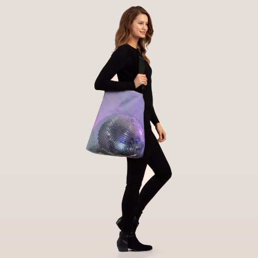 Die Tasche des Disco-Balls (Am Model)