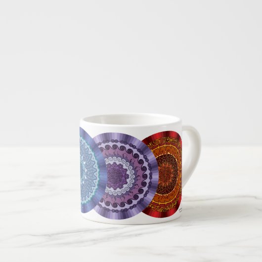 Die Tasse der Elements-Mandalas-Spezialität (Vorderseite Rechts)