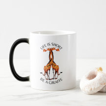 Die Tasse des Kaffees ist ein Kurzes Giraffendesig