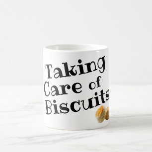 Die Tasse des Kaffees pflegen