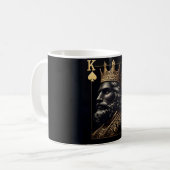 Die Tasse des Regal Gold King of Spades Coffee. (Vorderseite Links)