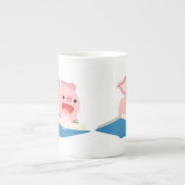 Die Tasse "Flying Book and Cartoon Pig-Bone-China" (Vorderseite)