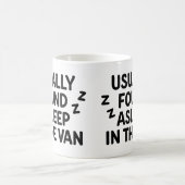 Die Tasse "Normalerweise im Lieferwagen eingeschla (Mittel)