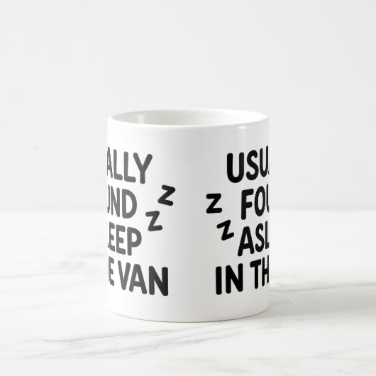 Die Tasse "Normalerweise im Lieferwagen eingeschla (Mittel)