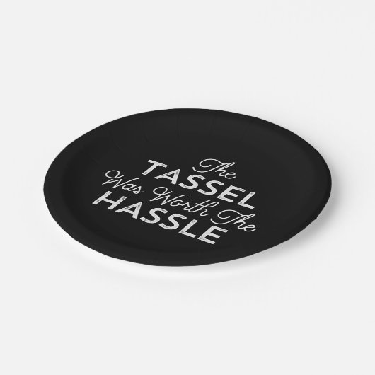 Die Tassel war den schweren Abschluss wert Pappteller (Schrägansicht)