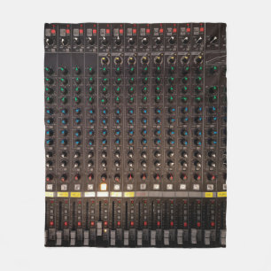 Die Taste am Audio-Mixer Fleecedecke