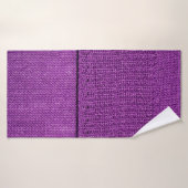 die Textur des Strickstoffes, ein schlichtes lila Badehandtuch (Badehandtuch)