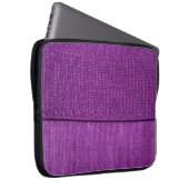 die Textur des Strickstoffes, ein schlichtes lila Laptopschutzhülle (Vorne Rechts)