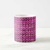 die Textur des Strickstoffes mit gestreiftem Unter Kaffeetasse (Mittel)