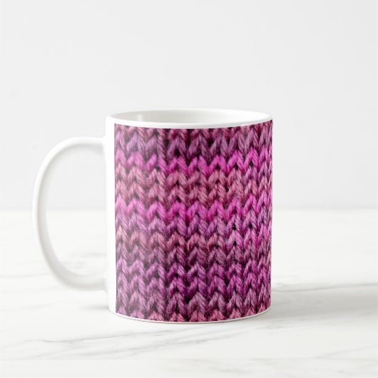 die Textur des Strickstoffes mit gestreiftem Unter Kaffeetasse (Links)