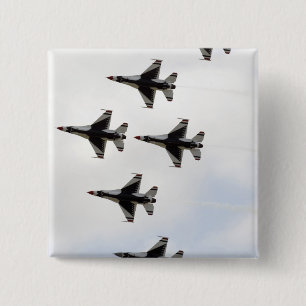 Die Thunderbirds bilden eine 6-Schiff Delta-Format Button