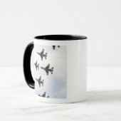 Die Thunderbirds bilden eine 6-Schiff Delta-Format Tasse (Vorderseite Links)