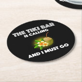 Die Tiki-Bar ruft, und ich muss Tropen gehen Runder Pappuntersetzer (Angewinkelt)